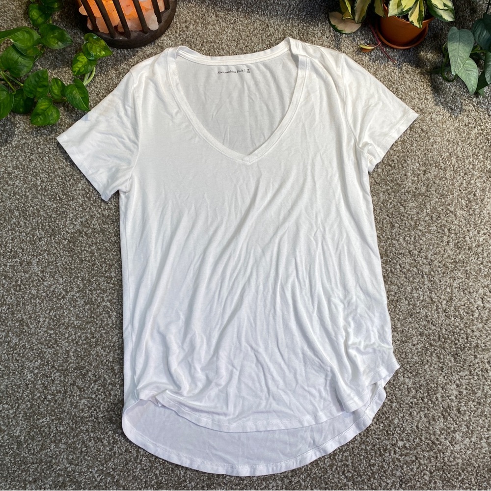 Abercrombie & Fitch V-Neck Shirt